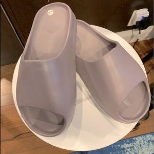New Yeezy inspired foam slides. Size 37 EU…